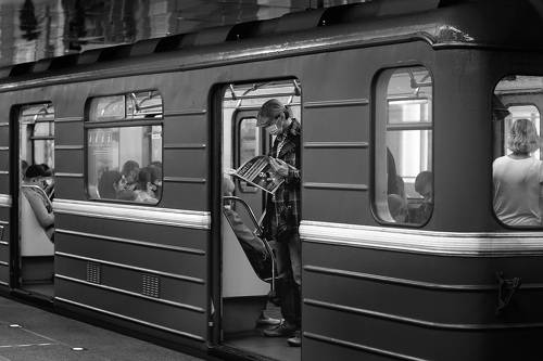 В метро