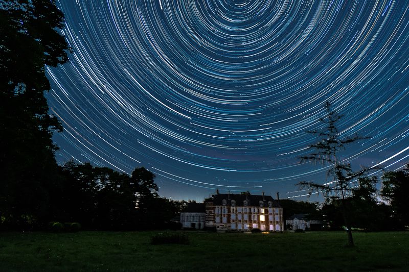circumpolaire; night; astrophotography; stars; star trail; astronomy; sky Circumpomaire over Durdan castle фото превью