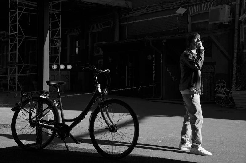 уличная фотография, стрит, Стою курю фото превью