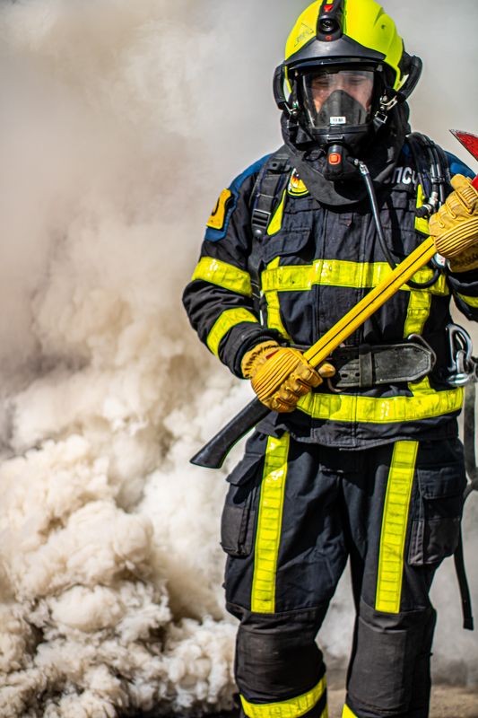 огонь пожарные мчс fire firefighter rescue спасатели дым работа  фото превью