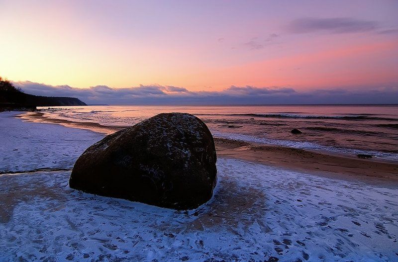 Одинокий валун фото превью