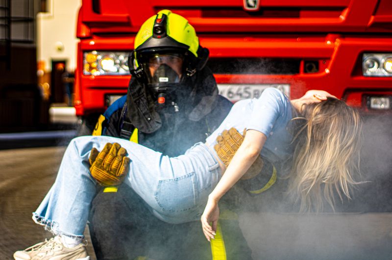 огонь пожарные мчс fire firefighter rescue спасатели дым работа  фото превью