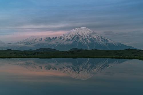 Камчатка. Вулкан Толбачик на закате. 