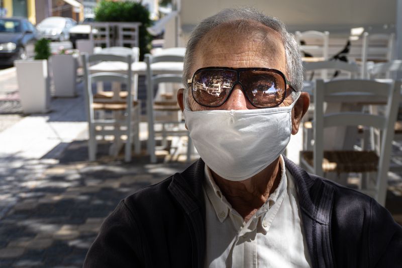 portrait street Shiny glasses фото превью