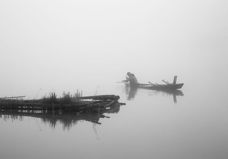 Fishing in the cold mist фото превью