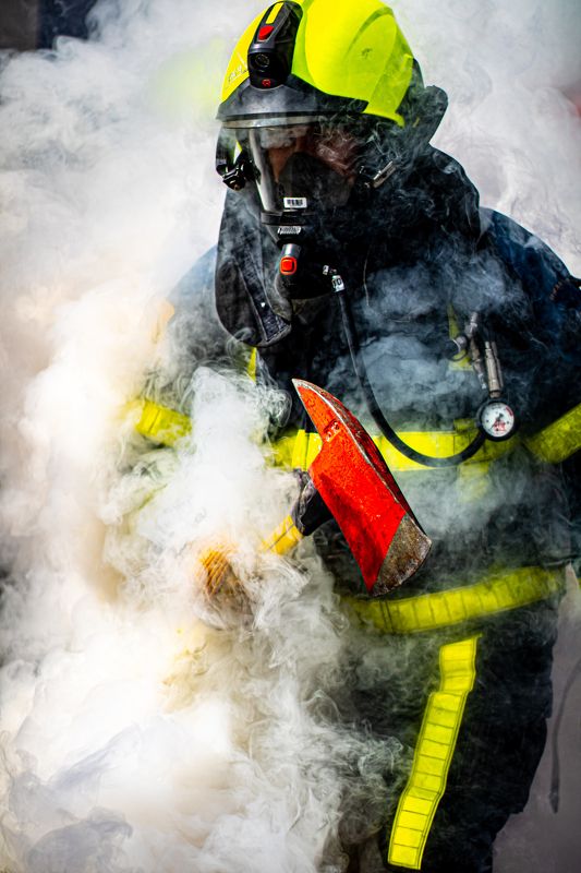 огонь пожарные мчс fire firefighter rescue спасатели дым работа  фото превью