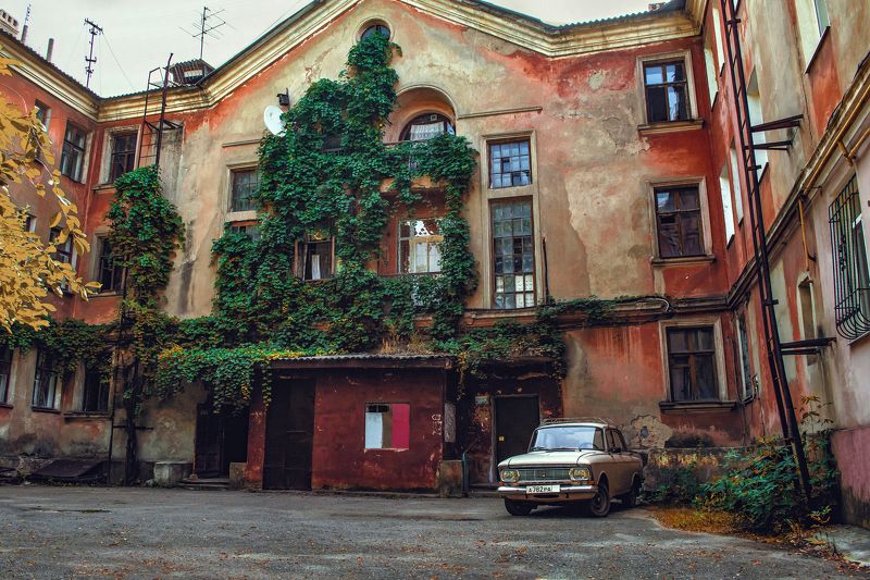 Тихий дворик фото превью