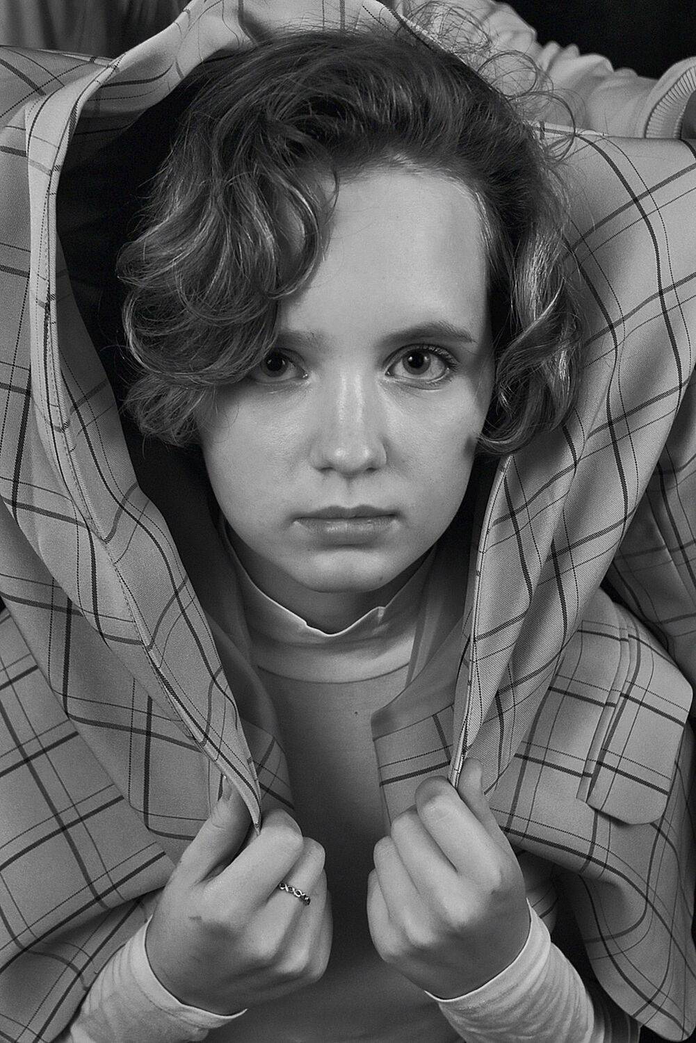 девушка, портрет, глаза, взгляд, волосы, чб, апатиты, Николай Смоляк