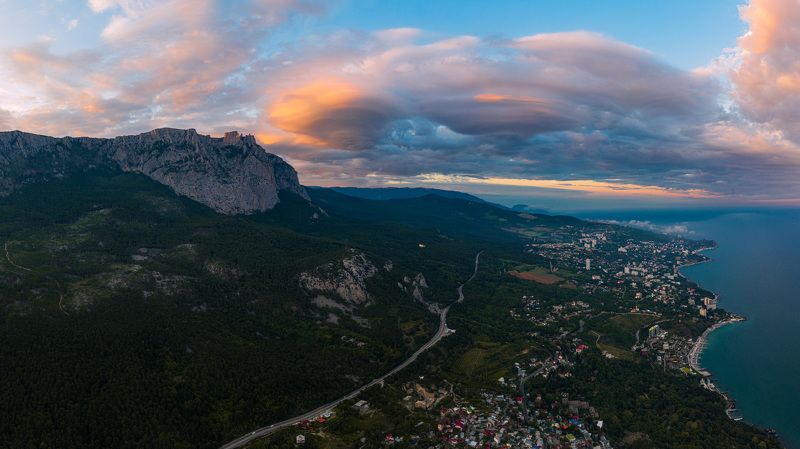 Лентикулярные над Ялтой фото превью