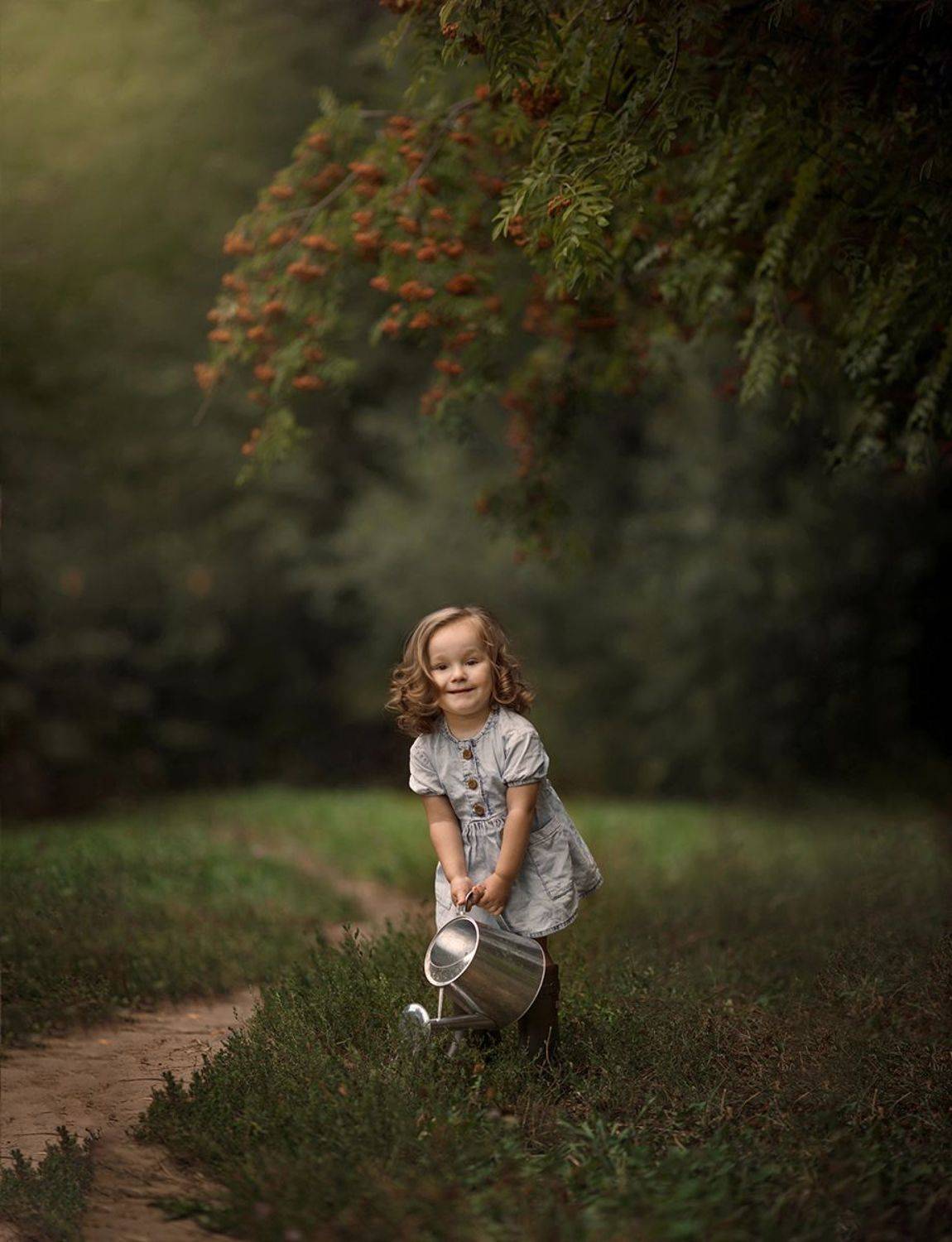 gardening, садовод, девочка, лейка, рябина, ребенок, Алёна Алексеева