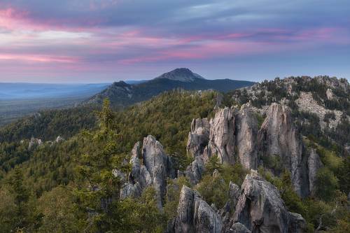 Двуглавая сопка на закате