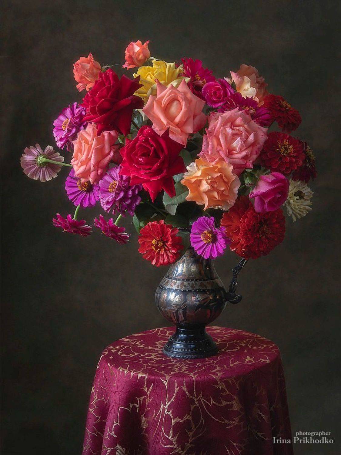 натюрморт, цветы, букеты, розы, цинии, лето, садовые, винтажный, Ирина Приходько