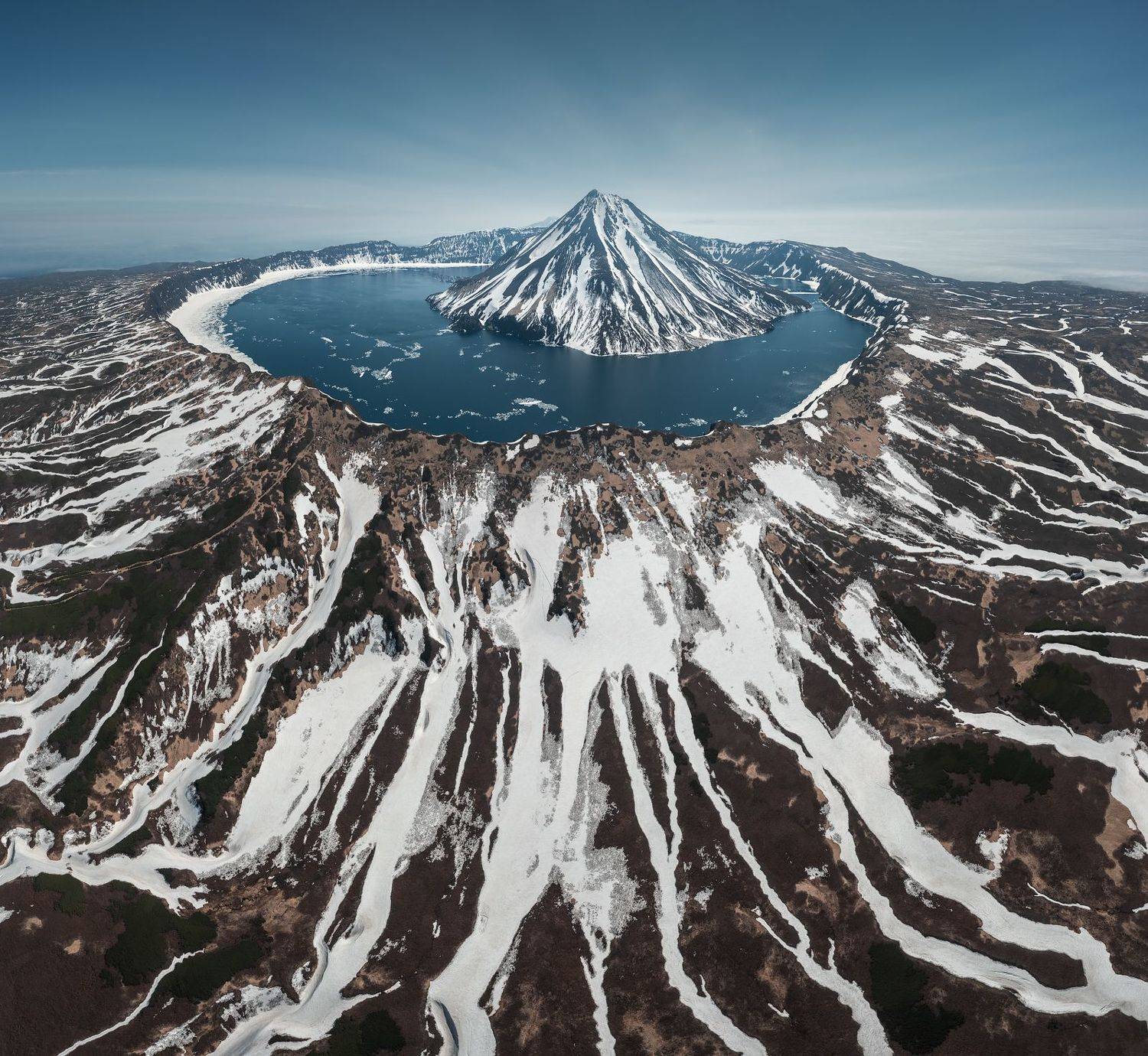 курилы,онекотан,дронофото,аэрофото,вулкан,пейзаж,снег,вода,озеро, Александр Кукринов