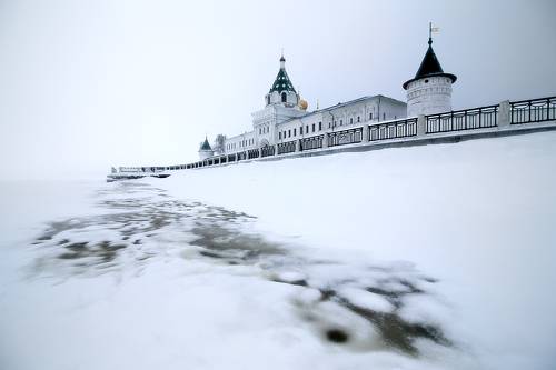 В белом