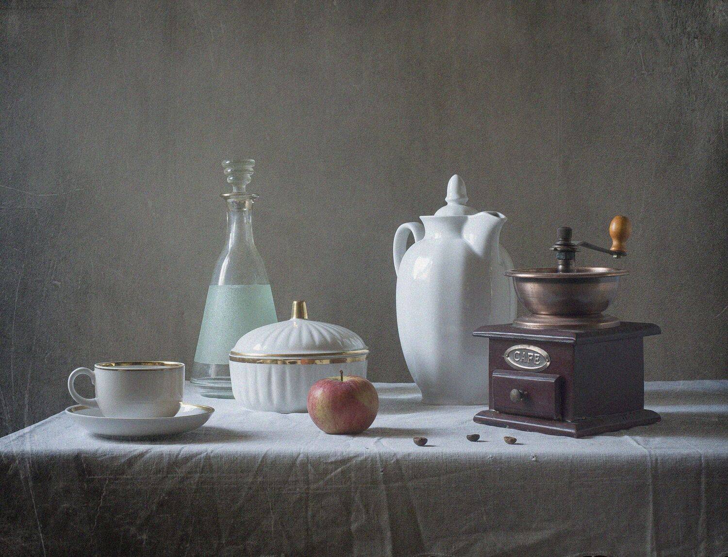 кофемолка, графин, яблоко, сахарница, кофе, кофейник., Оксана Евкодимова