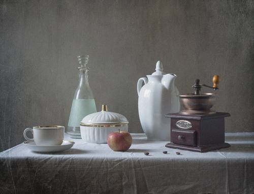 Три зернышка кофе.