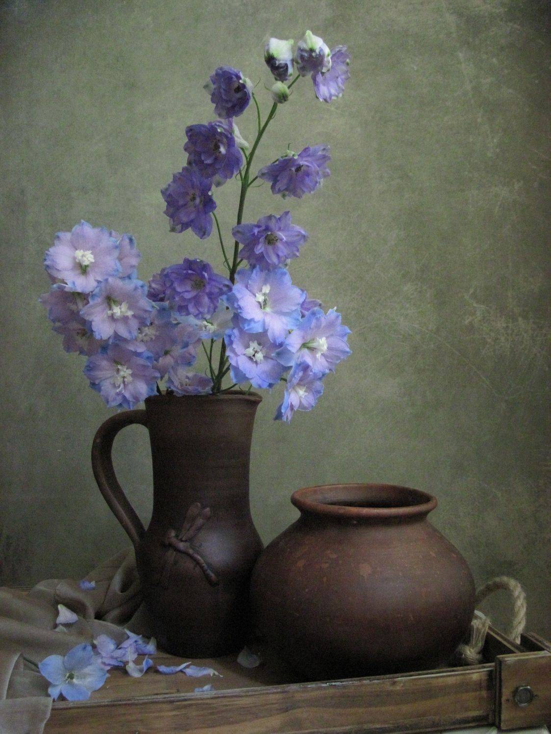 цветы, букет, дельфиниум, кувшин, горшок, керамика, поднос, Наталия Тихомирова