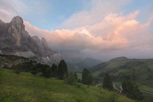 Начинался новый день.