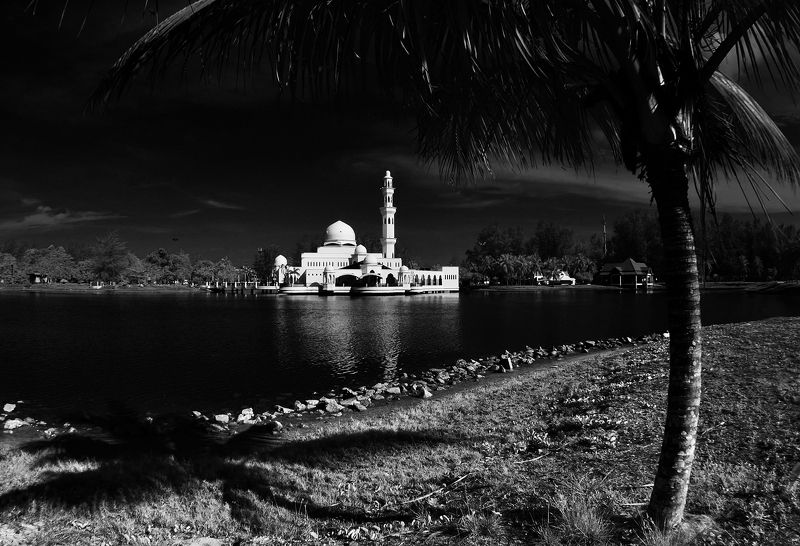 Tengku Tengah Zaharah Mosque фото превью