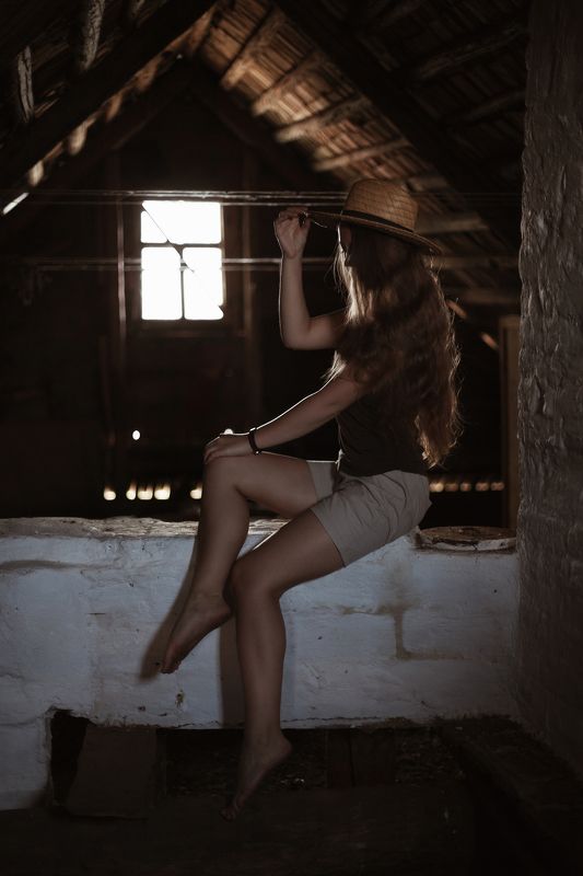 На чердаке деревенского дома фото превью