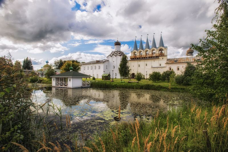 Тихвинский Богородичный Успенский мужской монастырь фото превью