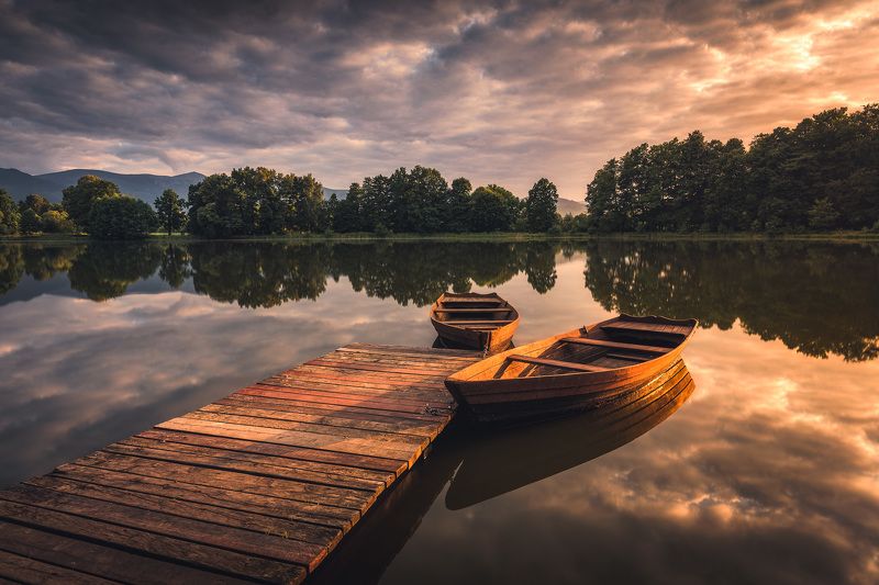Boats painted with light фото превью
