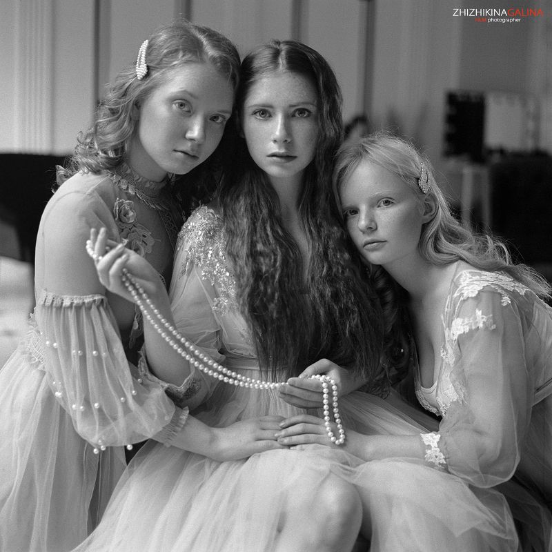 чб, черно-белое, пленка, портрет, рыжая, девушки, bw, black and white, film, portrait Бусы из жемчуга фото превью