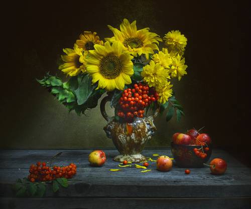 Последний августа салют...