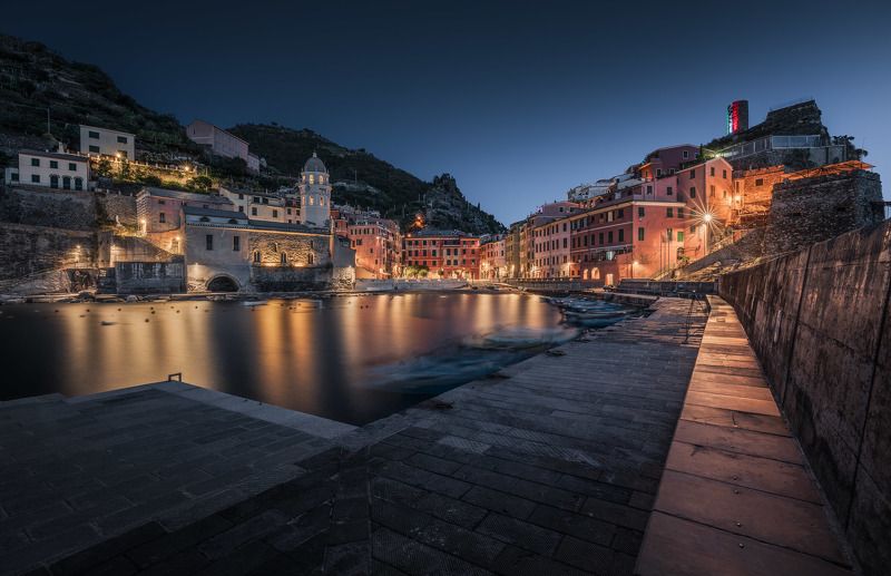 italy, liguria, cinque terre, vernazza, la spezia, mediterranean, unesco, village, town, long exposure, night, sea, nightscape, sky, cloud, light, panorama, coast, landscape, amazing, scenic, travel, destination, color Vernazza Harbor фото превью