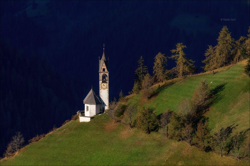 доломитовые альпы,tolpei,деревня,осень,италия,alps,santa barbara,церквушка,morning,colors,аlpine church На границе света и тьмы... фото превью