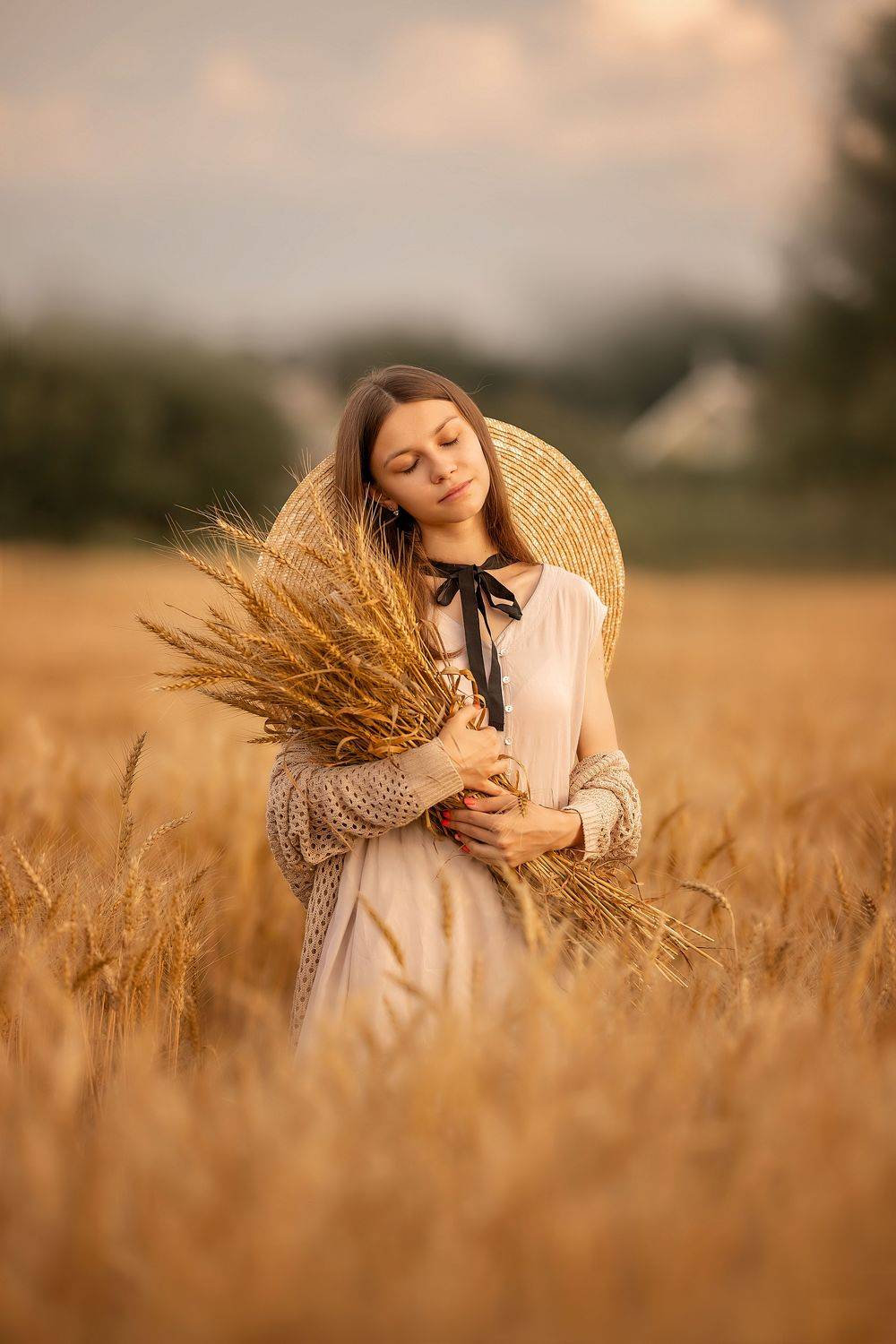 девушка, лето, поле, девушка в шляпе, юность, портрет, Елена Чернигина