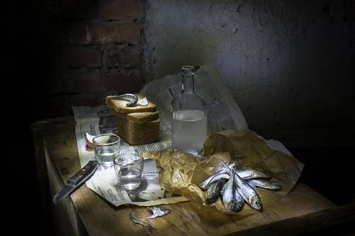 Натюрморт с килькой.