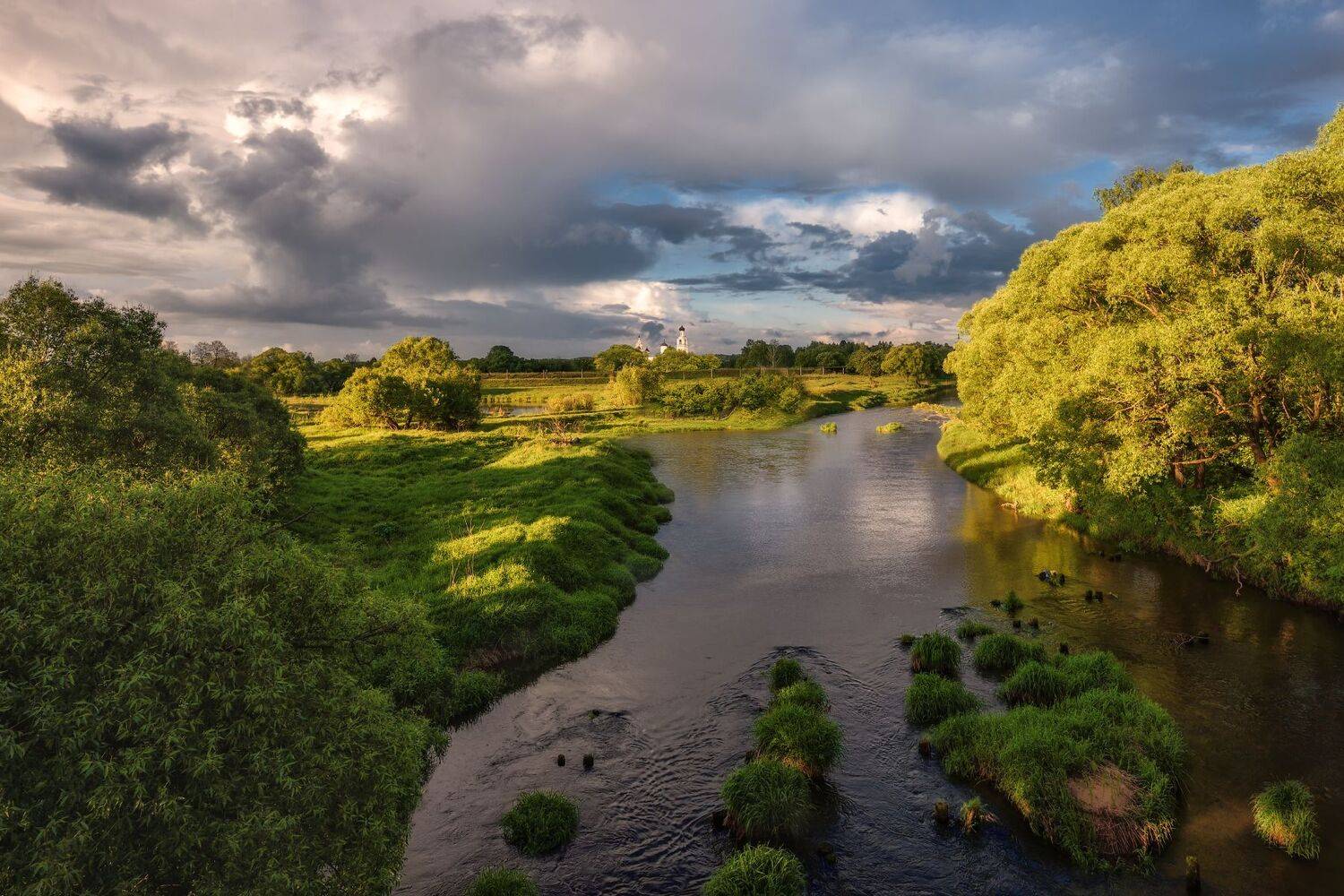 вечер, закат, река, небо, облака,тучи, свет, лучи, отражение, храм, Виталий Полуэктов