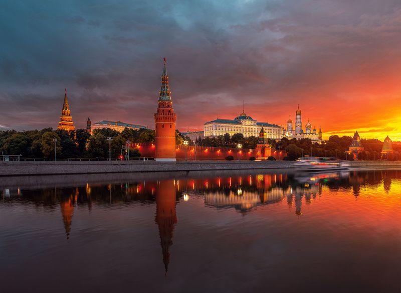 архитектура, москва, город, street, moscow, architecture, кремль, отражение, reflection  Рассвет у Кремля фото превью