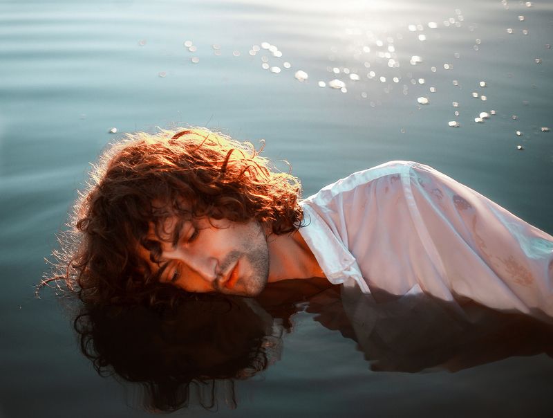 вода, портрет в воде, отражение, портрет, маховицкая сон фото превью