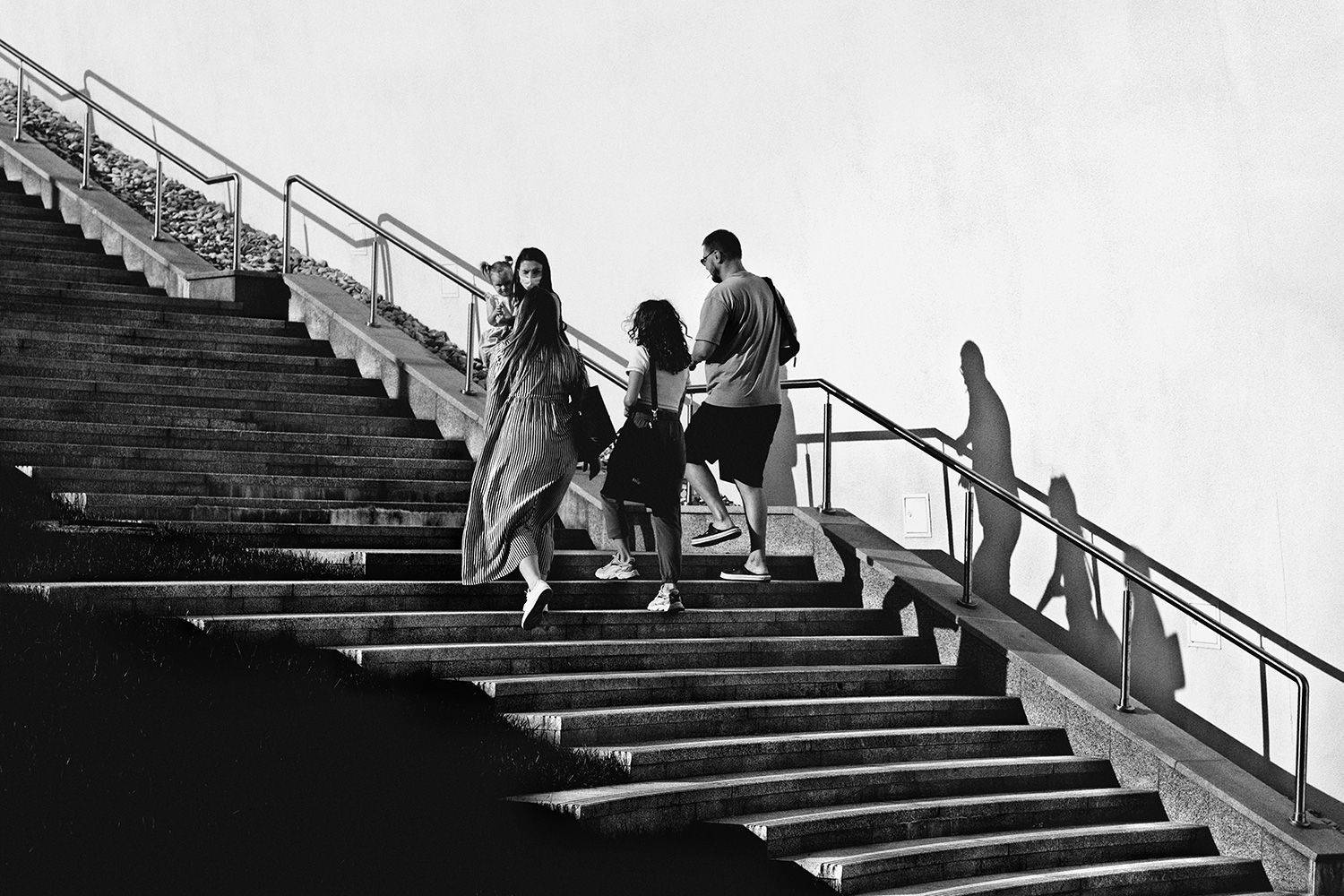 чб фото. лестница, стрит фото, люди, Vera Trandina