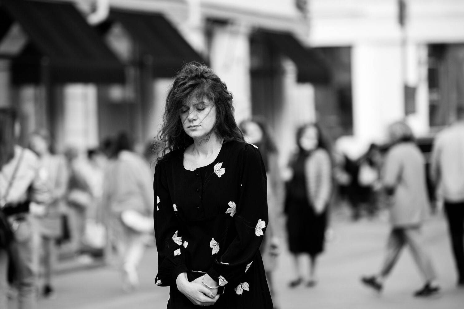 street, bw, blackwhite, blackandwhite, bnw, blackandwhitephoto, moments, mood, msk, monochrome, moscow, streetphoto, streetlife, streetmoscow, streetbw, people, photography, photo, person, documentary, reportage, moscow, blackandwhite, visual, female, hum, Ирина Болдина