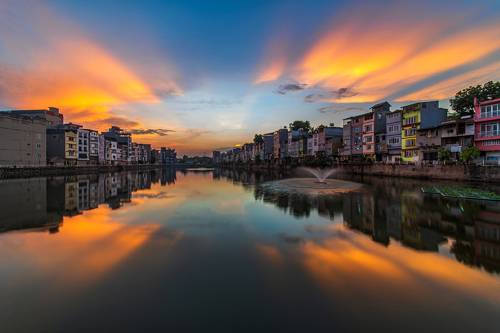 Sunset at Cau Tinh lake