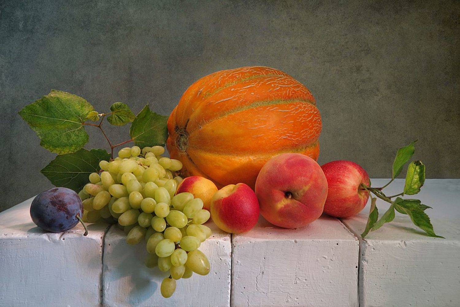 дыня,виноград,слива,персик,яблоко,кирпичи, Алла Шевченко