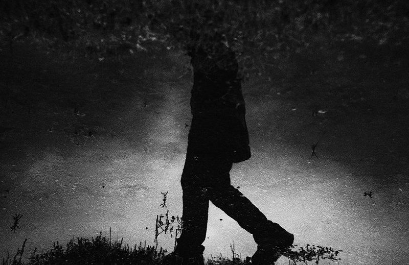 B&w, Black & white, Black and white, Grass, Human, Land, Man, Mirror, Nikon, Nikon D90, Земля, Лужа, Отражение, Трава, Ч/б, Чб, Человек, Черно-белое фото *** фото превью