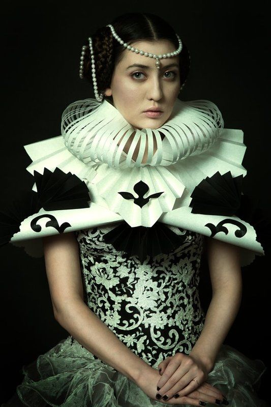 Portrait of a young girl фото превью