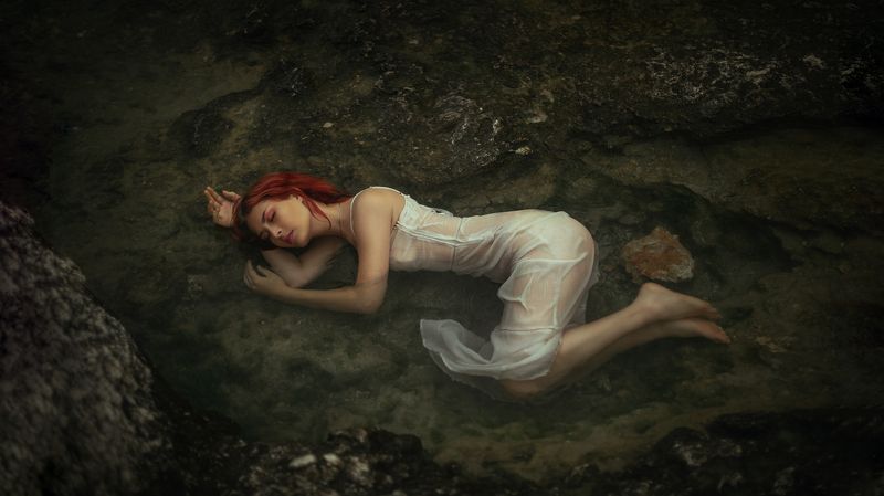 женский портрет Sleeping фото превью