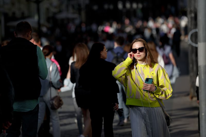 street, moments, mood, color, yellow, msk, moscow, streetphoto, streetlife, streetmoscow, people, photography, photo, person, documentary, reportage, moscow, visual, female, human, emotion Moscow фото превью