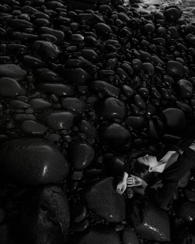 people,girl,lady,жанр,mood,soul,девушка,nature,film,фотография,mountains,арт, black, чб, nude,nu,mountains,ню,арт, black,b&w Late night фото превью