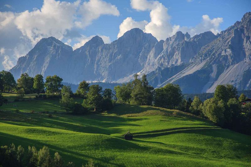 Луга и горы фото превью