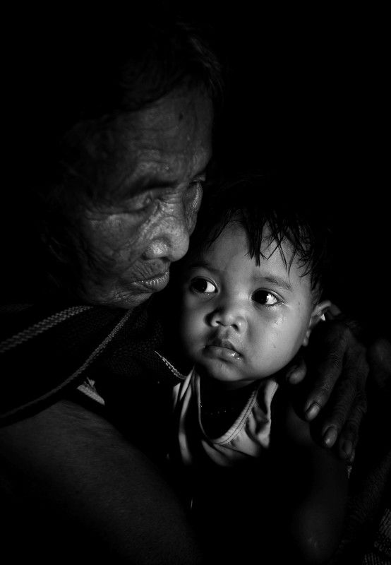 Grandma and granddaughter фото превью