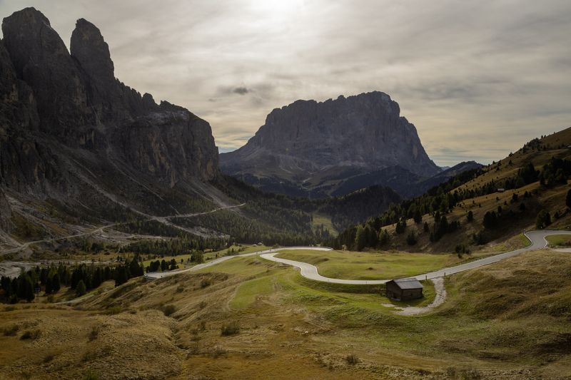 виражи; дорога; домик; осень; доломиты; италия; High-mountains pathway фото превью