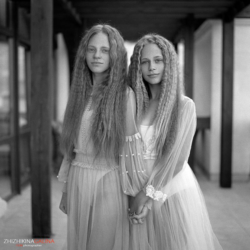 девушка, рыжая, пленка, портрет, чб, черно-белое, лицо, bw, black and white, film, girls, face, portrait Сестры фото превью