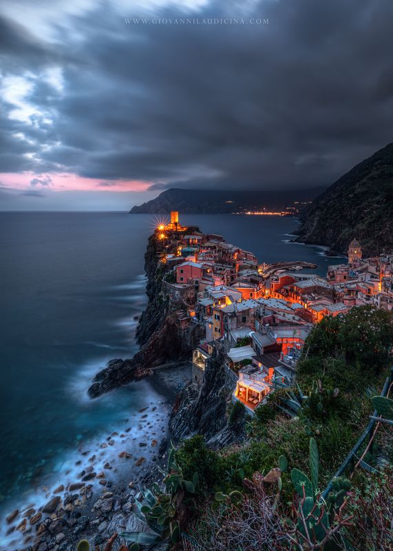 italy, liguria, cinque terre, riomaggiore, la spezia, mediterranean, unesco, village, town, long exposure, sunset, sea, sky, cloud, light, panorama, coast, landscape, amazing, scenic, travel, destination, mood, evening Light of Evening on Vernazza фото превью