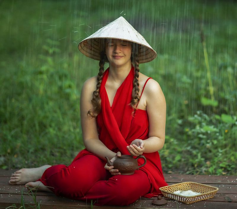 девушка,рис, дождь,шляпа, сюжет,постановка, girl,rice,rain, staged, emotional Рисовый дождь фото превью